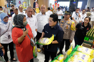 KUNJUNGAN MENTERI KE PASAR CIPINANG